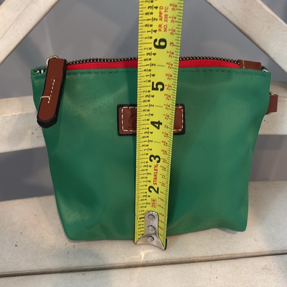 💚Dooney & Bourke Green Zip Cosmetic pouch - Picture 6 of 7